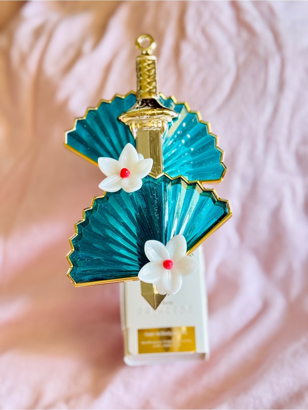 Bath & Body Works Mulan Nightlight Wallflowers Fragrance Plug